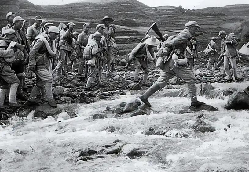 1951年9月，370名特务穿仿制解放军军装从金门偷渡登陆福建，三天两夜无人识破