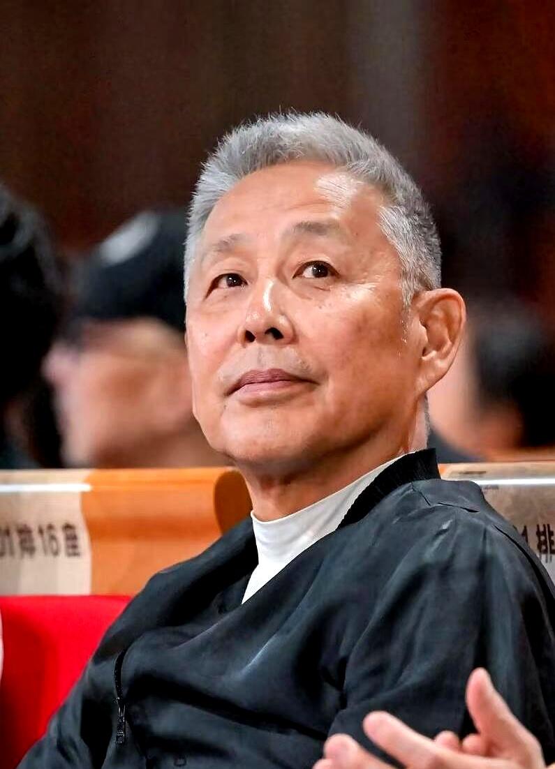 退休后才发现，不出门不社交，钱包居然能这么鼓？陈道明那句话真点透了：“退休之后