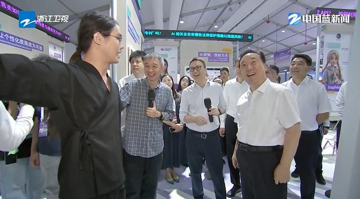 9月24日，阿里巴巴集团CEO吴泳铭，中国工程院院士、之江实验室主任、阿里巴巴集