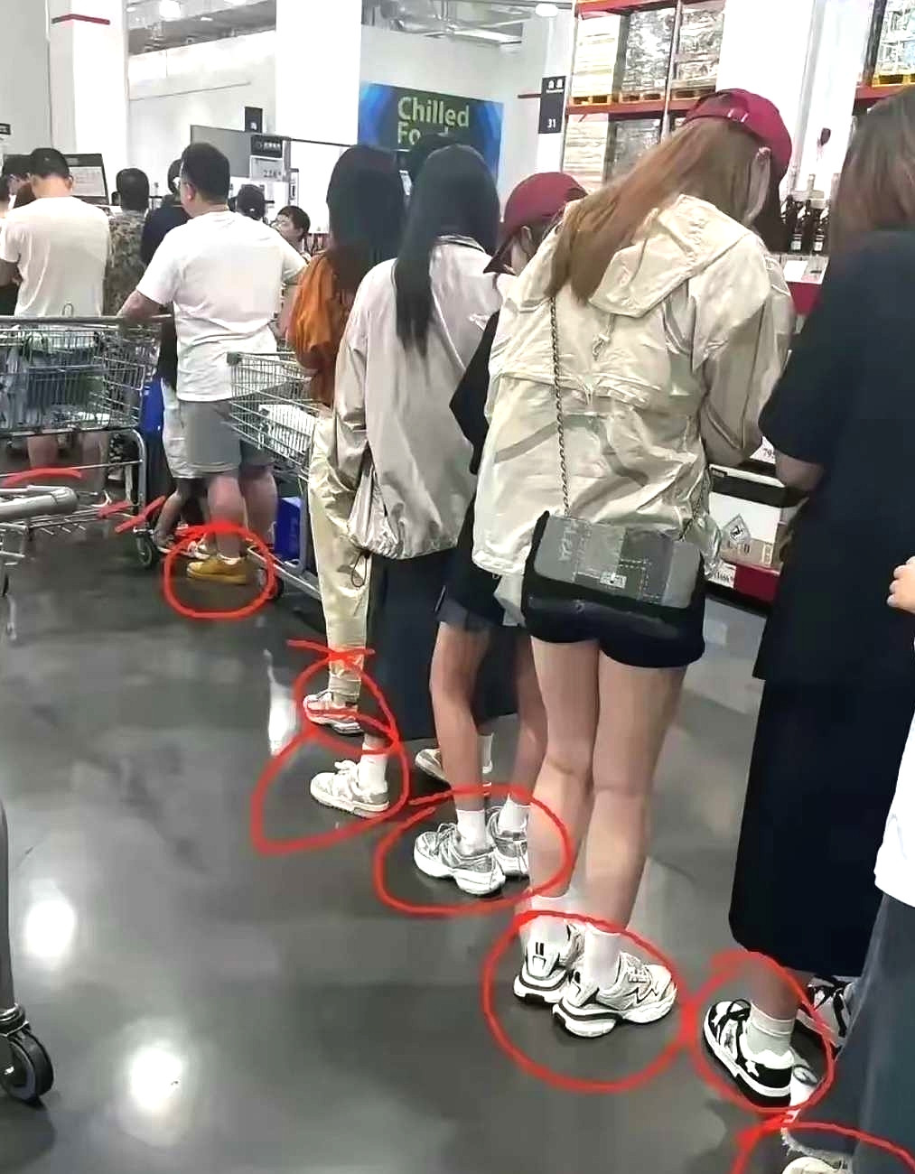 为什么现在大部分人都穿运动鞋！