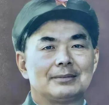 1979年刚从前线撤下来的11军军长陈家贵，本想穿便装逛逛昆明城，谁知竟被几个街