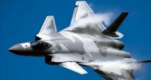 俄罗斯军事专家说，中国现在许多武器在海陆空方面都超过美国，唯一的短板就是缺乏实战