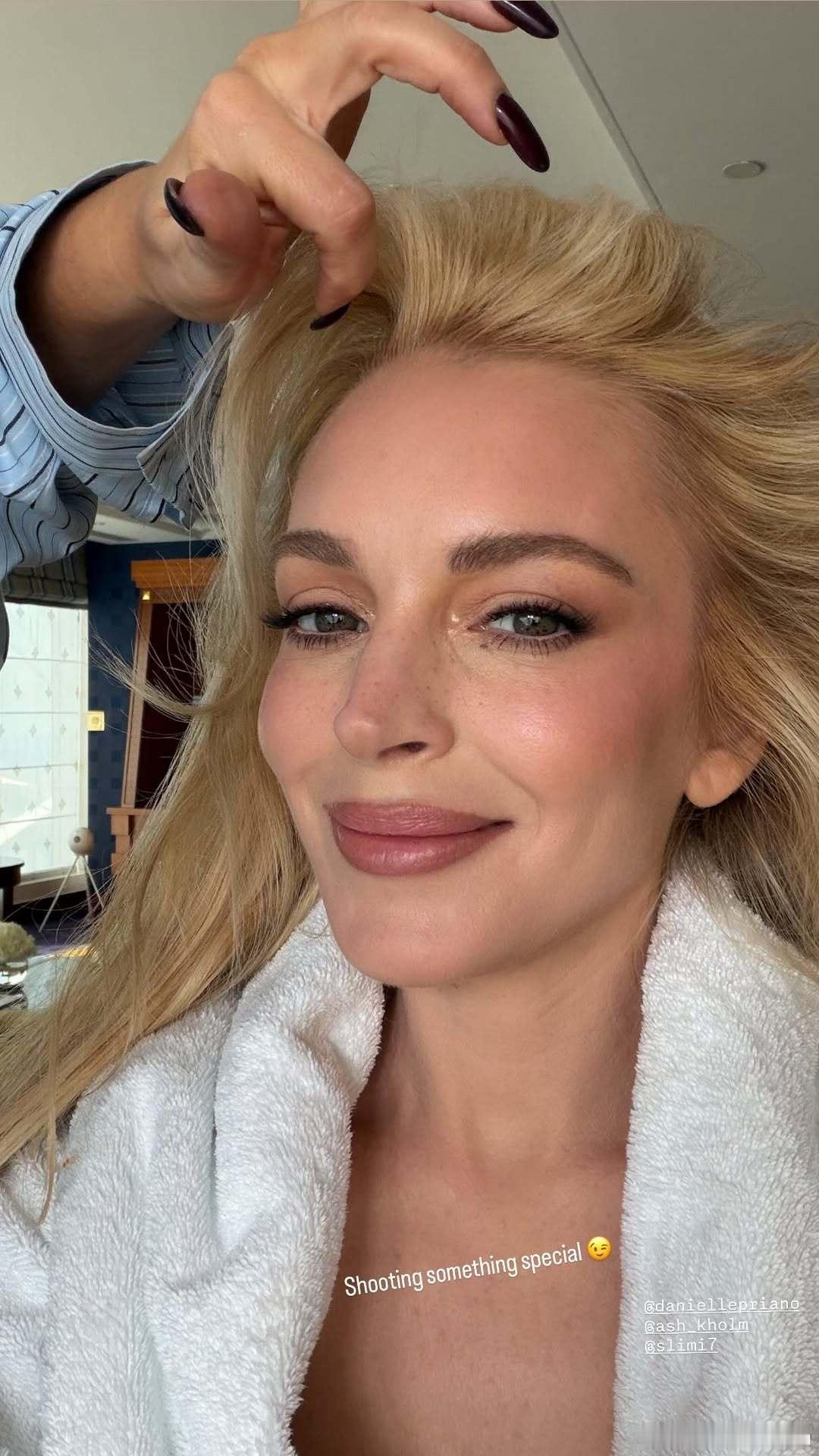 LindsayLohan林赛罗韩分享幕后工作照，预告新拍摄项目