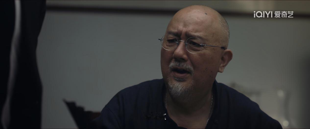 《低智商犯罪》买卖汝窑这段，真的爆笑啊！盗墓头子，说这个汝窑特别珍贵，还教手