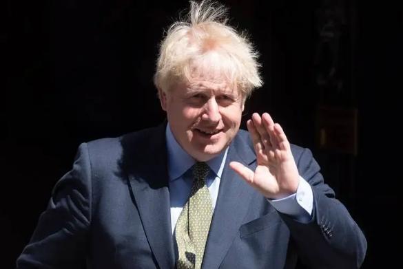 脱欧十年，英国人肠子都悔青了！十年前，那个后来当上英国首相的鲍里斯·约翰逊，