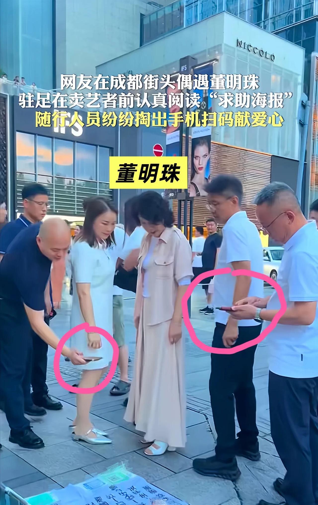 这就是领导身边人的“眼力劲”！情商、观察力和执行力缺一不可。当董明珠驻足观看一