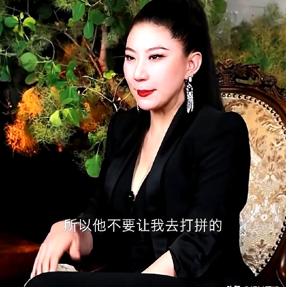 谢贤这事儿，真不是一句“宠”就能说完的。Coco提到，当年他为了给她投资凑钱，