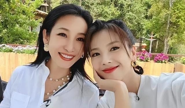 我借的不多，只借4个亿。2009年，刘涛老公王珂破产负债4个亿，走投无路，刘涛打