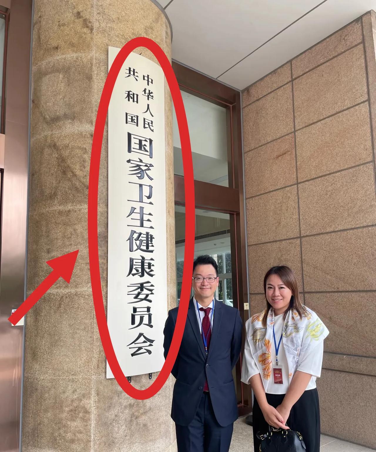 一觉醒来，肖飞和董袭莹收到两个消息，一个是坏消息，另一个是更坏的消息！国/家