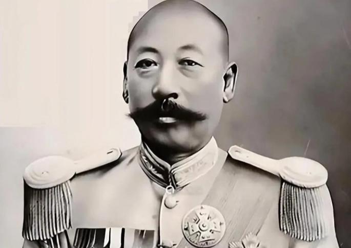 1912年，50岁的曹锟迎娶20岁的富家千金陈寒蕊。新婚夜，一番云雨过后，曹锟倒