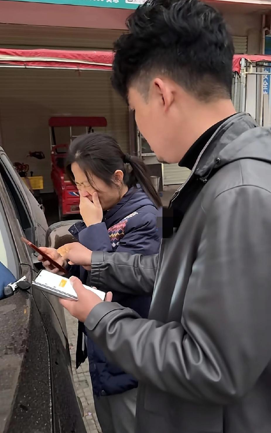 女子找来收二手车的老板卖车，车却没法卖掉，得知女子卖车的真实原因后，老板的一个举