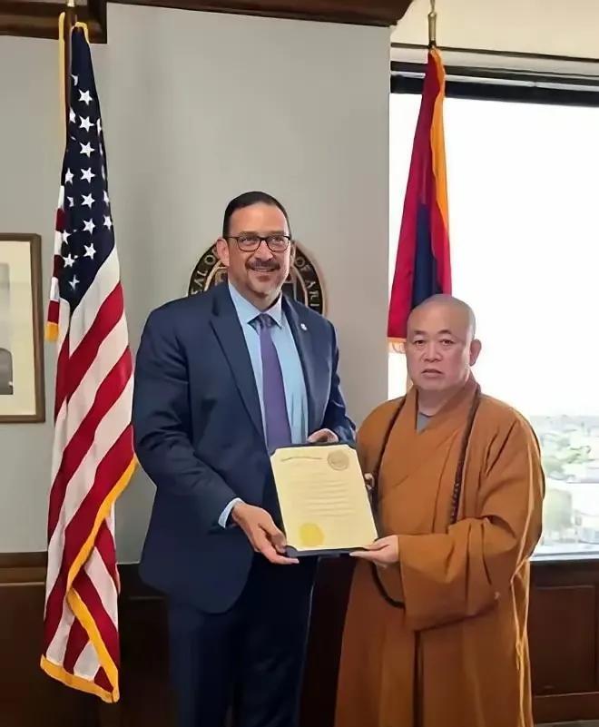 难道寺庙都成了企业，方丈都成了CEO吗？想想也是，寺庙一年到头香火不断的话，确实