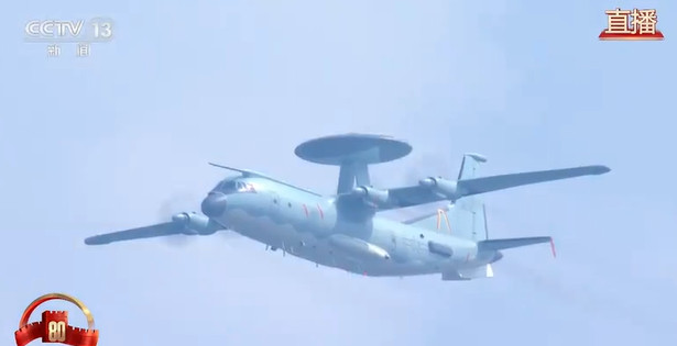 ​​​​九三阅兵解读九三盛大阅兵阅兵直播先把空中编队补完：首先是预警指挥机梯队，