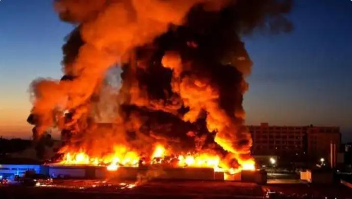 俄军这手太狠了！连着7天时间全炸光，不仅粮库、柴油库被炸光，连生产爆炸的外国工厂