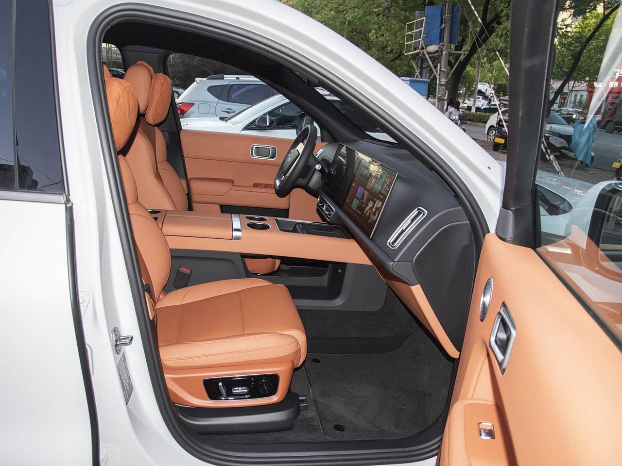 翻了四款国产大型SUV内饰“悬浮大屏+少量按键”已然成为标准样式中控岛台更是