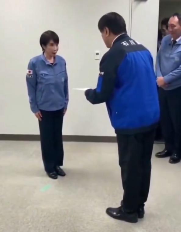 小鬼子的虚伪不仅刻在骨子里，更是做在婊子里！高市早苗与石川县知事驰浩，在镜头前大