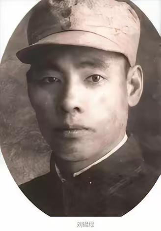 1939年，侦察英雄刘锡琨化装成商人侦察后，返回根据地时，突然遭遇大队日军。躲闪