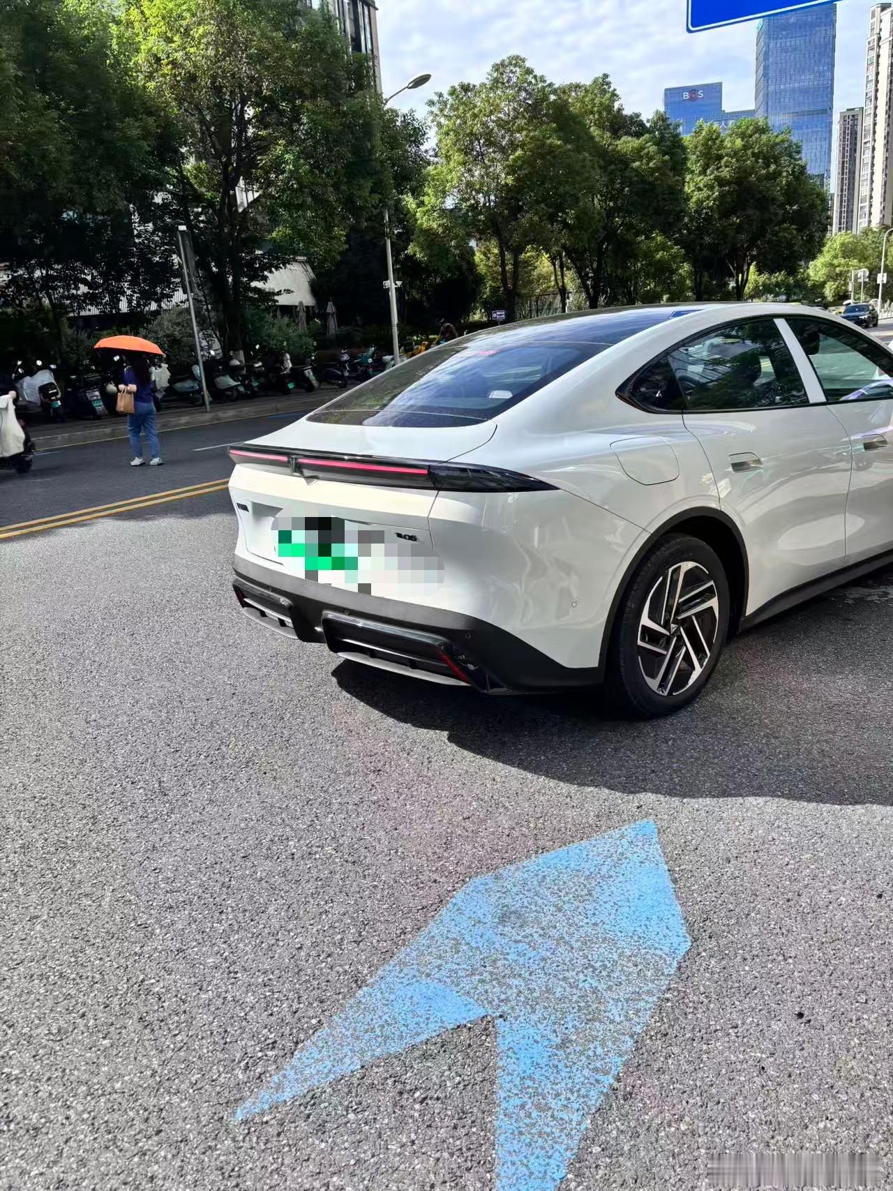 提深蓝L06两个多星期，日常通勤、短途出行全覆盖，越开越觉得适配家用代...