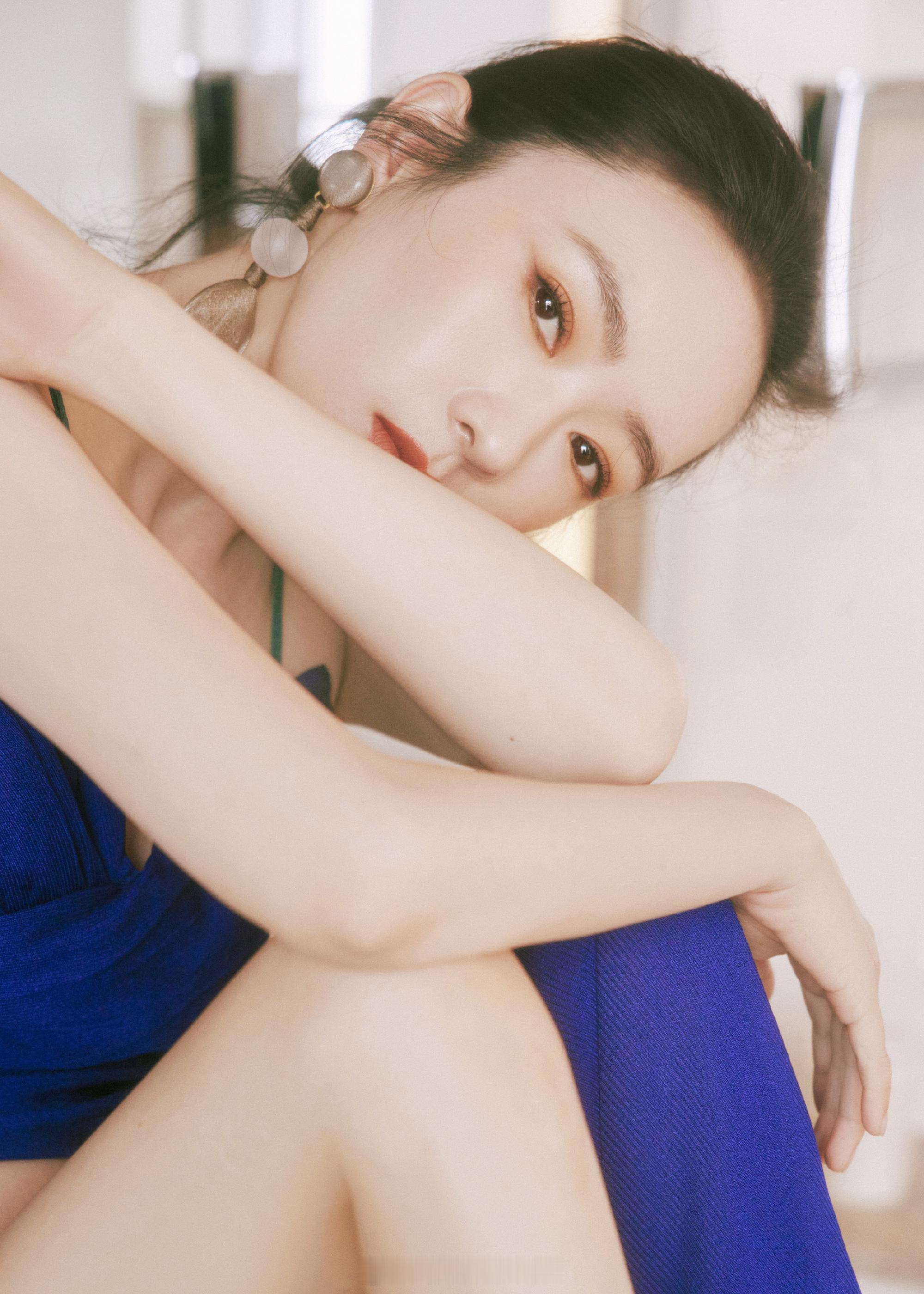 童瑶蔚蓝清凉韵味十足