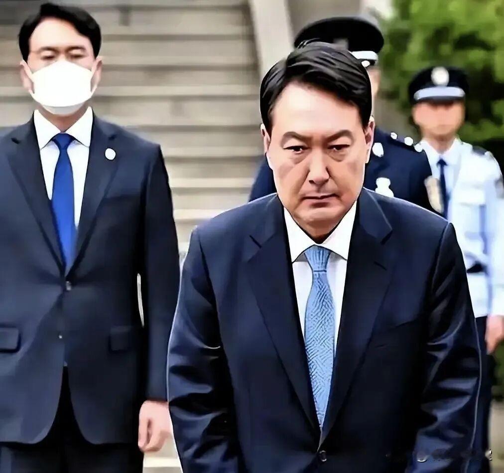 韩前总统尹锡悦确认内乱头目罪青瓦台韩国总统或被判死刑。韩国法院19日宣布，前