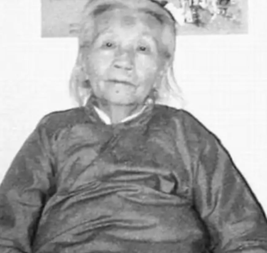 1992年11月，河北香河县胡庄子村，88岁的周凤臣老人在去世前嘱咐家人，不要急
