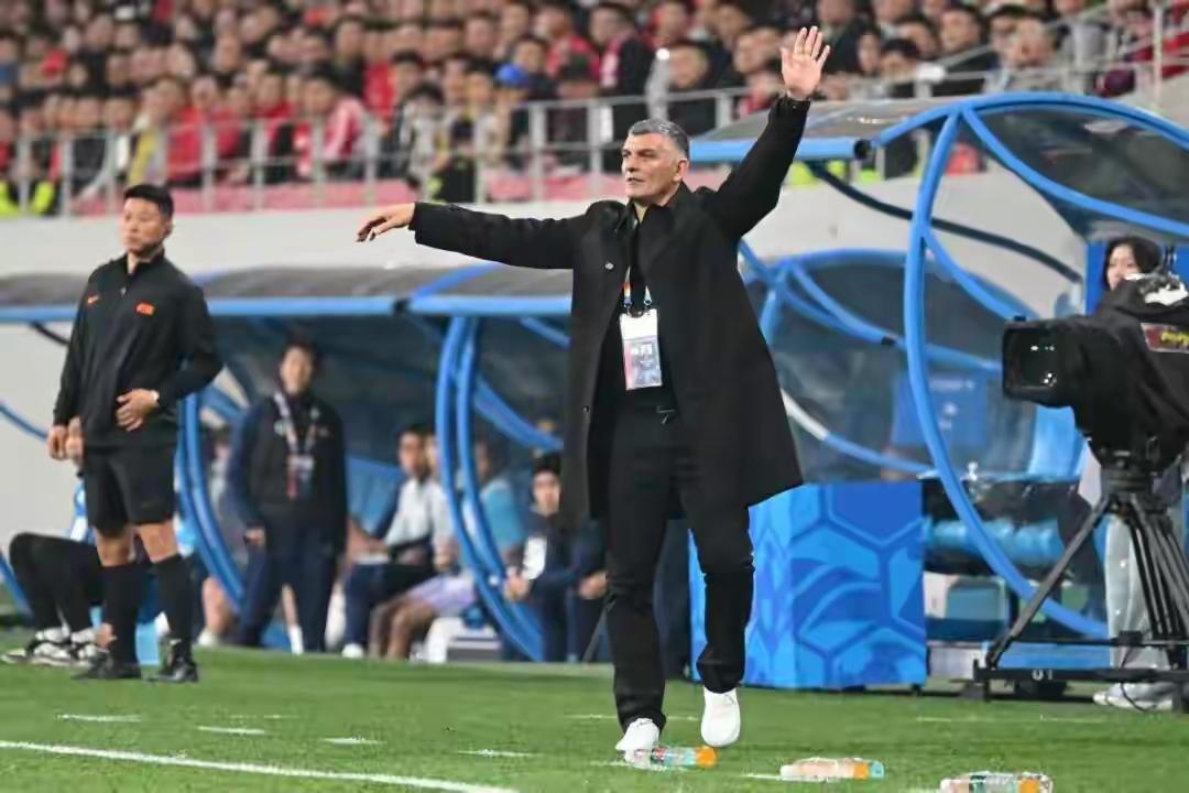 九派体育爆料：蓉城主帅约翰·阿洛伊西婉拒澳足总庆祝进军世界杯20周年纪念活动邀请