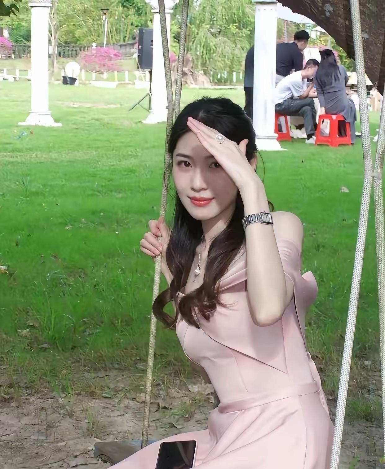 如果这是你媳妇，喜欢化妆，穿搭，每个月消费5000元，你能养得起？？