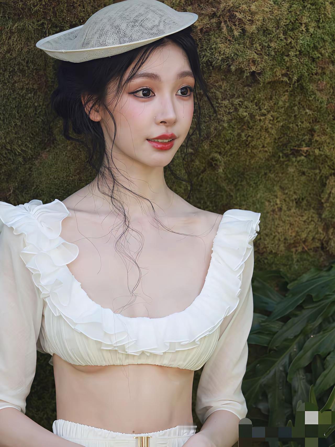 想象一下，如果你最心爱的女人，躺在了一个大16岁老男人的怀里。易梦玲，说和胡彦