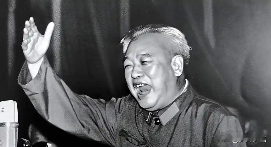 国务院原副总理余秋里权势显赫，秘书后来官至正国级高位，唯一儿子低调迎娶“元帅之女