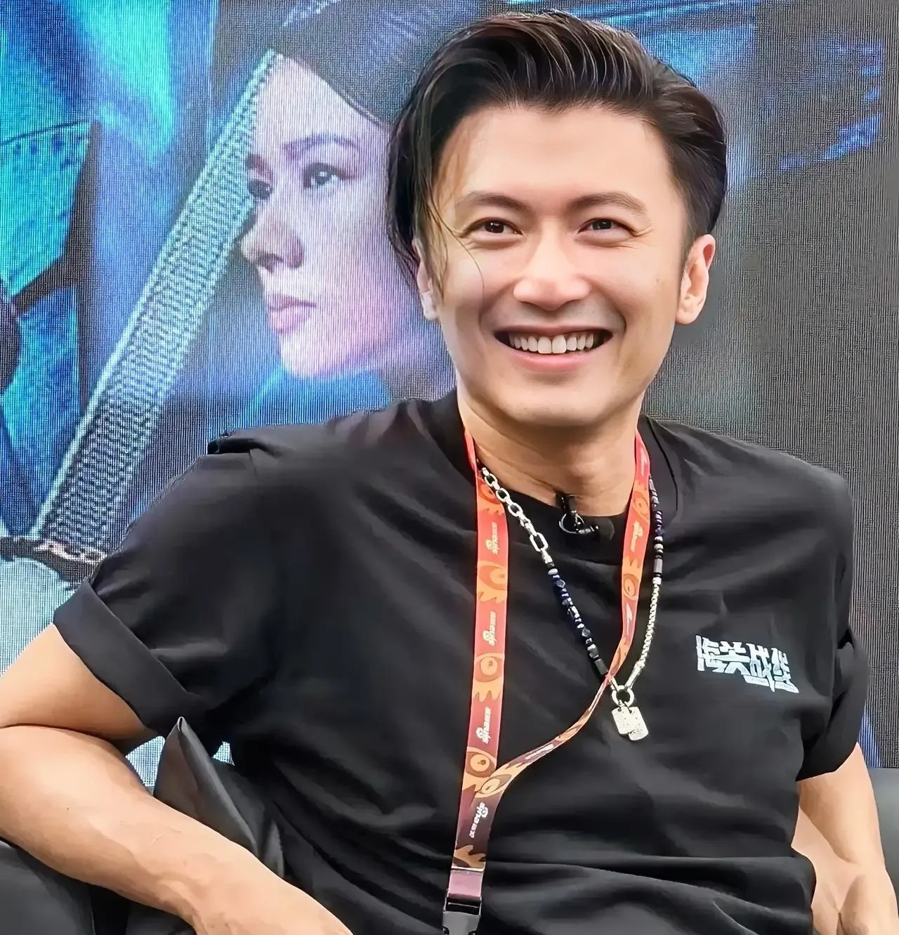 我觉得谢霆锋现在是全网最清醒的人了他没有继续做《锋味》，也很少出现在广告和综