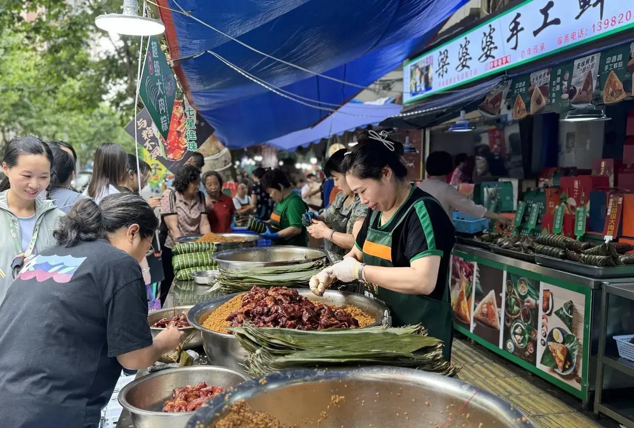 今天是端午节，你可能还没发现的3件事：1、超市礼盒包装的粽子卖不动了，一个礼盒