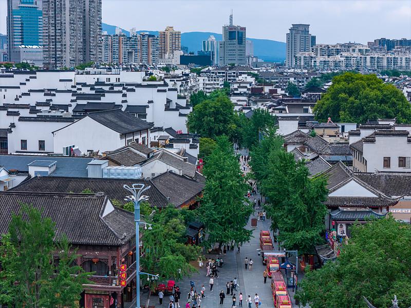 聊聊南京乌衣巷早前逛南京夫子庙，我特意绕去乌衣巷找老住户打听，才