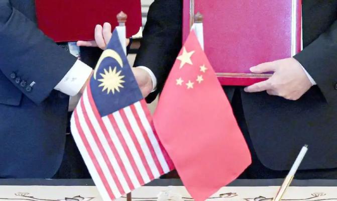 急了，马来西亚派人来华。北京时间15日，中共中央政治局委员、国务院副总理何立