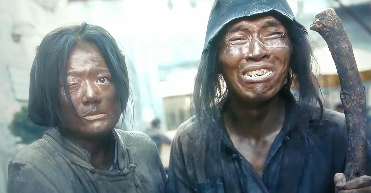 追剧《八千里路云和月》张云旗、李淑媛沦为乞丐，被老太爷在街头撞见的那一幕，观后你