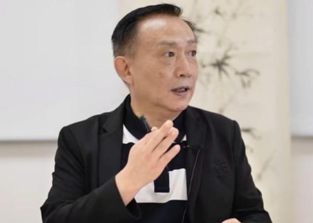 最狠的间谍，不偷你的情报，也不策反你的人；人家直接在你家里，帮你“立规矩”！