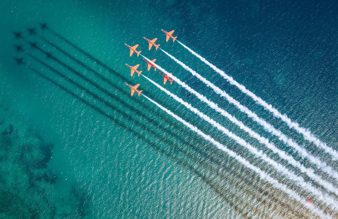 英国皇家空军（RAF）“红箭”飞行表演队鹰式高教军用飞机信息汇英国摄影师空对空