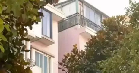 这吃相也太让人寒心了！上海一对老人为了帮家里省税，把151万的房产“卖”给大孙子