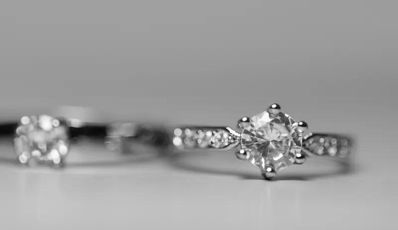 6年前3万6的钻戒现在只值四五百最近辽宁一女子吐槽，6年前花36000多元在香