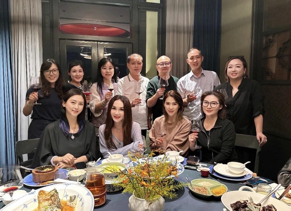 温碧霞翁虹的状态如何同为港风经典女星，温碧霞、翁虹年过五十依旧风采不减，但