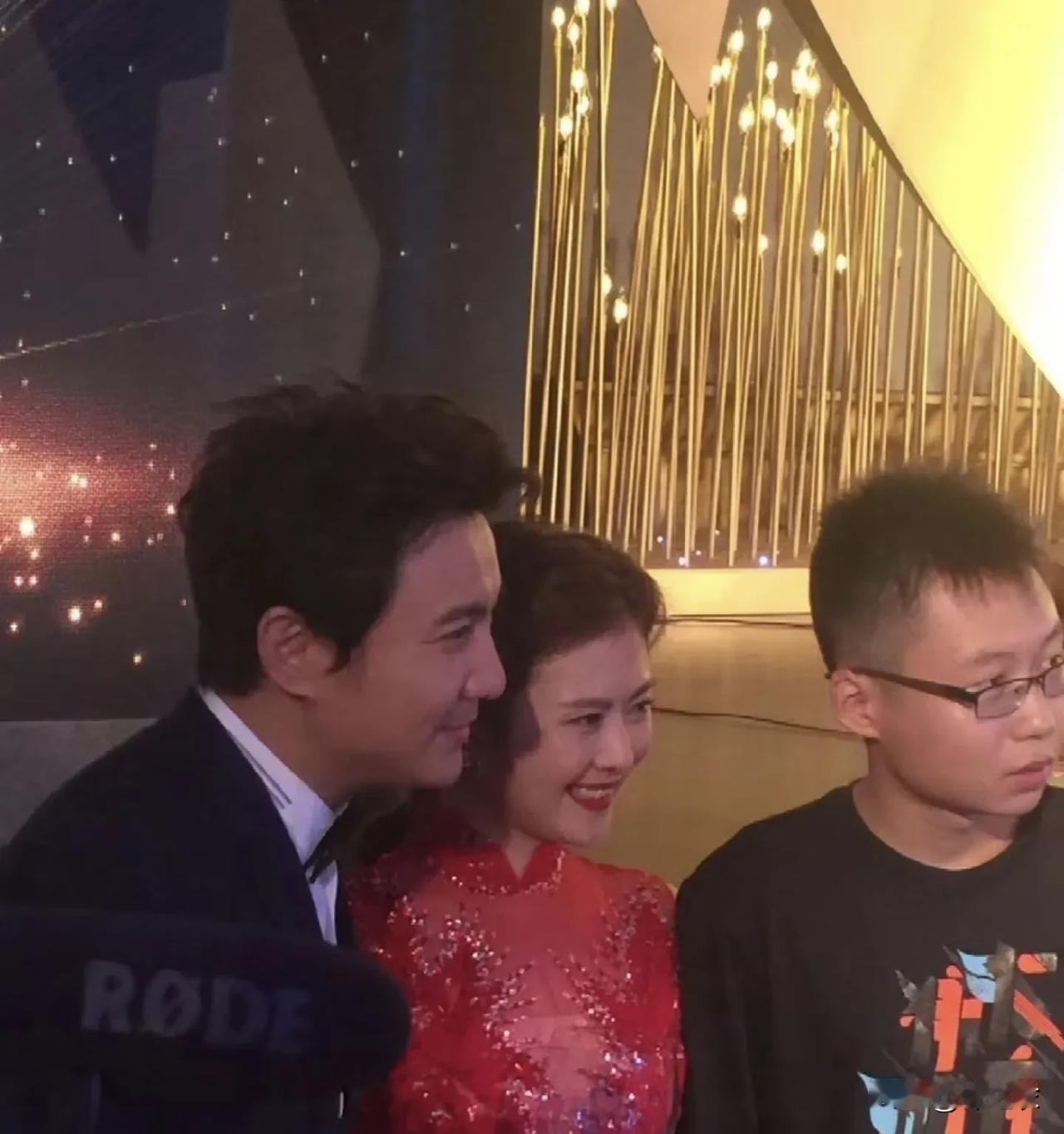 沈腾老婆年轻时也是一个清纯得大美人，因为我看过她初期和沈腾拍的电视剧。她的面