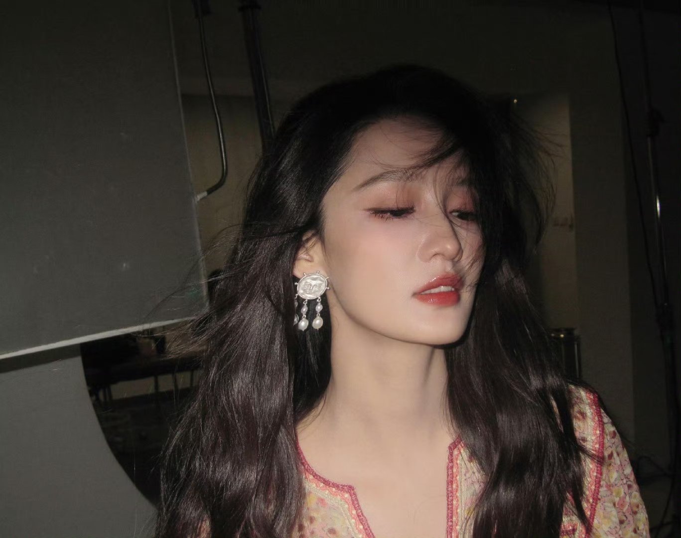 李沁ccd李沁美成这样沁沁轻轻松松美成这样，脸蛋绝对不基础​​​