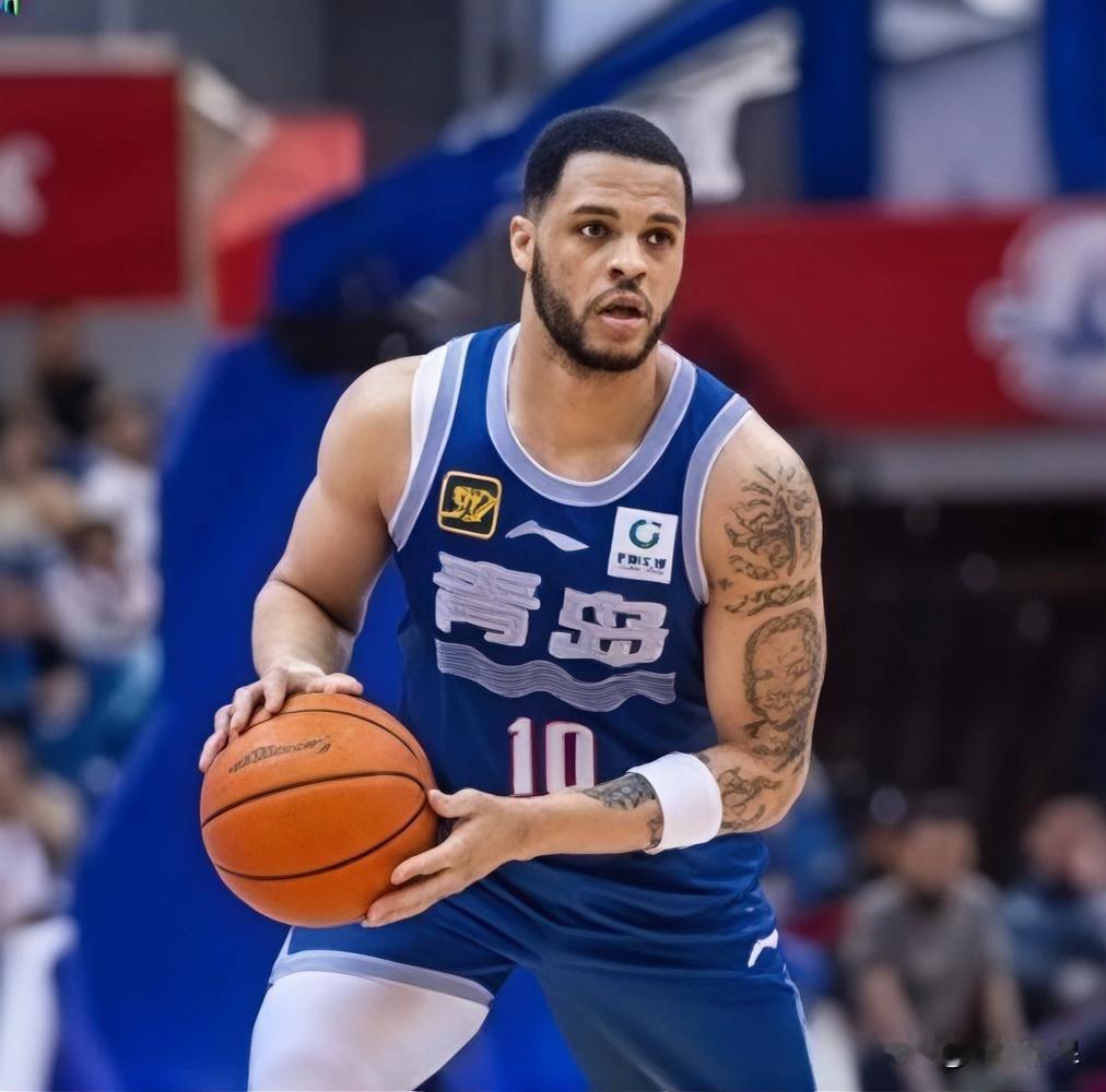 广东宏远半场结束以52-44领先青岛队，三个没想到！1.没想到，广东宏远表现最