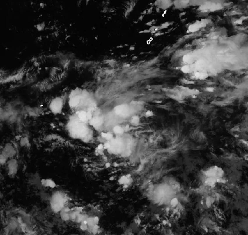 台风胚胎98w正在快速爆发整合当中，后天发展加强为台风海鸥。目前位于美国关岛以