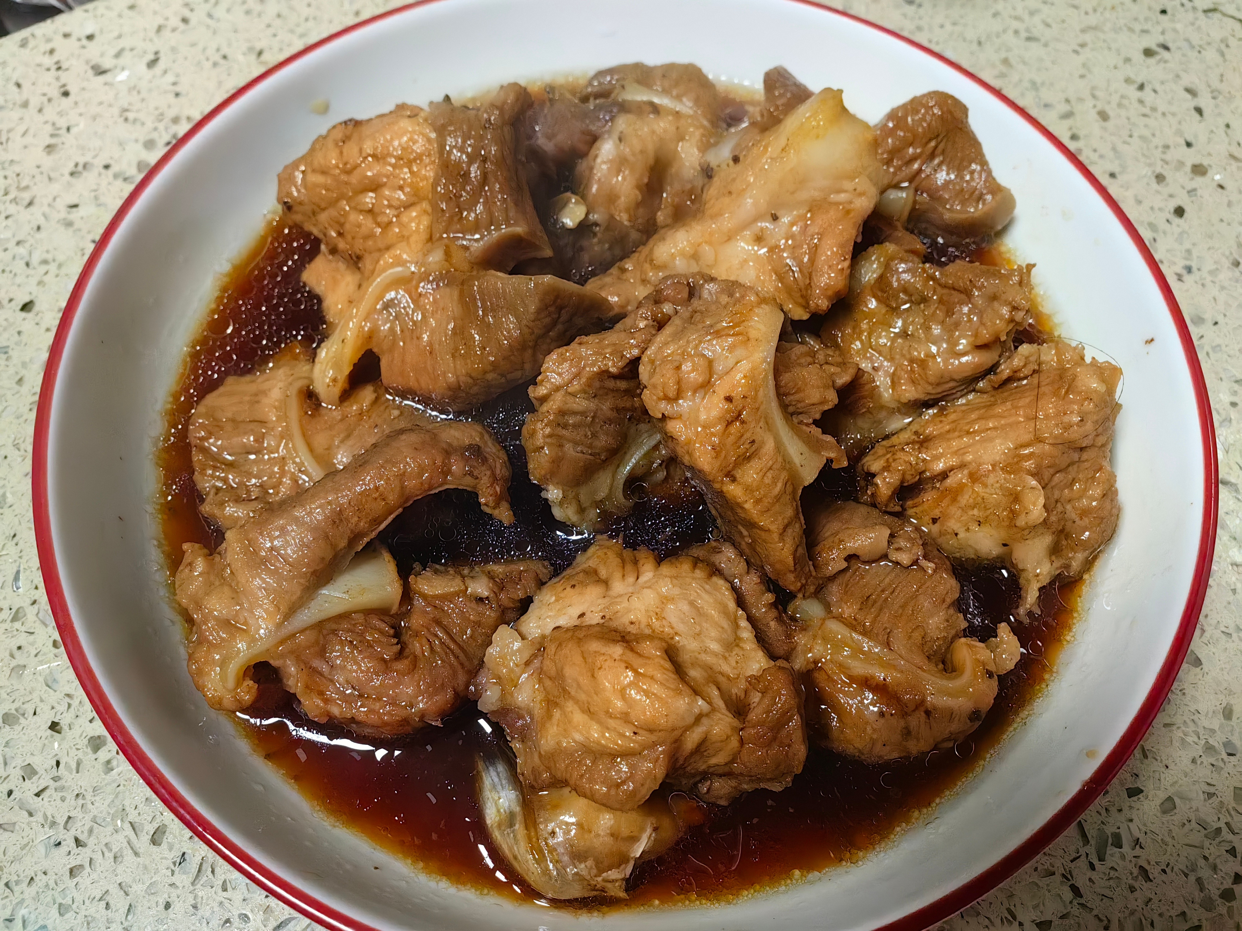 家常菜鲍鱼汁西蓝花，卤肉，鸡蛋炒广东菜心，炸鸡翅，煎咸鱼。