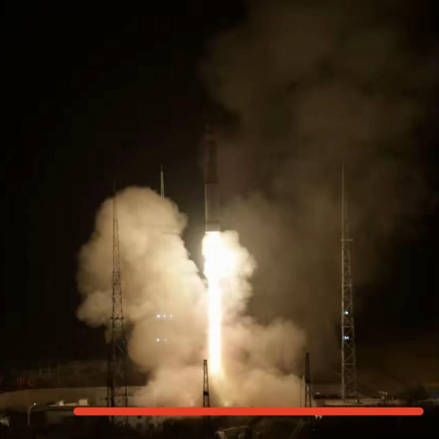 主打高可靠，液体三级小火箭长征六号。4月25日本月第七次发射，20时15分太原发