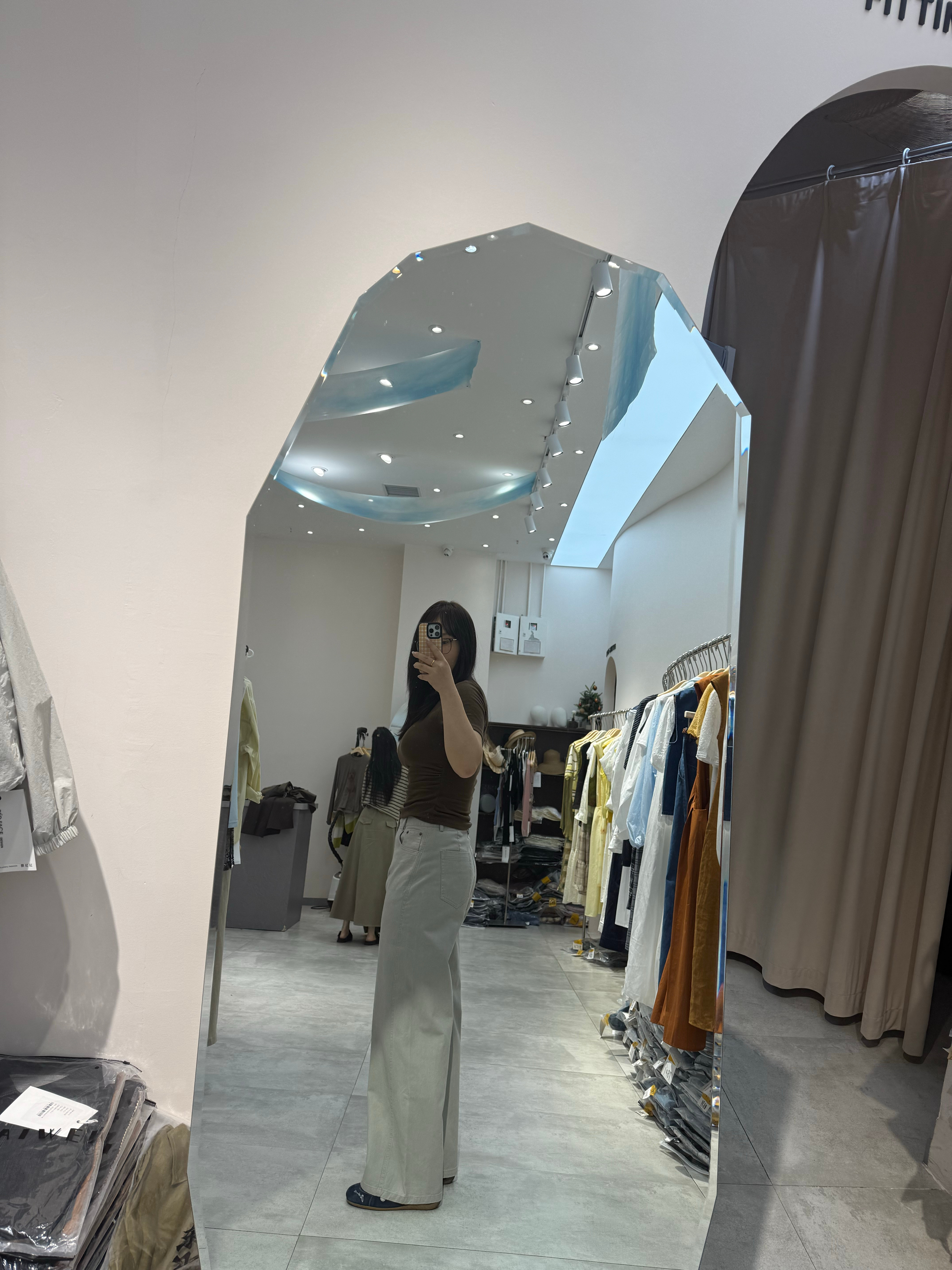 买到一条喜欢的裤子（这个短袖我真太爱穿了能一年四季都穿吗哈哈哈哈哈）