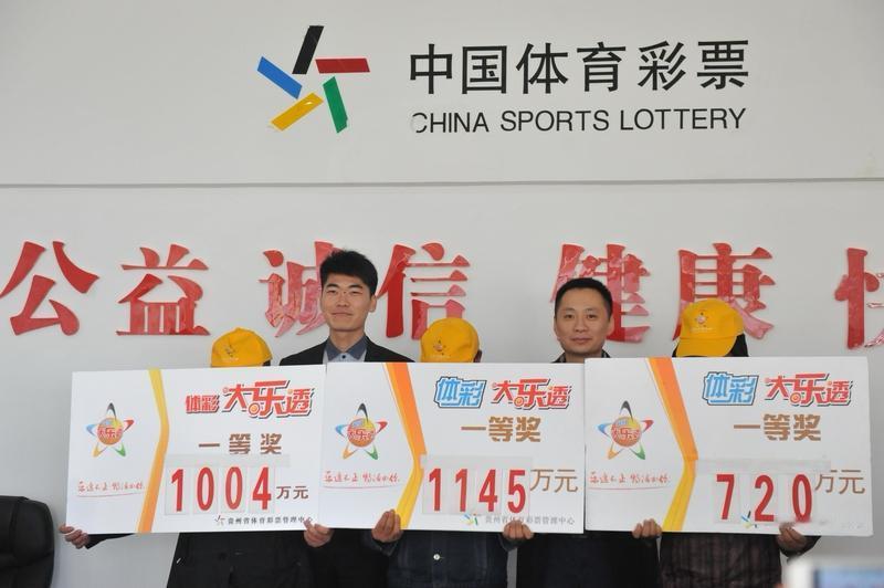 河北唐山这事儿，简直比电视剧还精彩！一彩民买了随机号彩票，粗略核对后以为没中，随