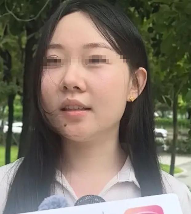 深圳，19岁外卖小哥送餐摔倒浑身是伤，还有中暑迹象。00后女子路过见状要送他去医
