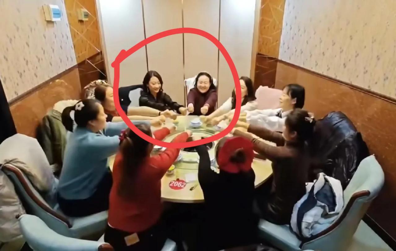 天水血铅幼儿园女老板，李慧芳，年初与姐妹同事们聚会，一桌9个人，恰巧这次被刑拘8