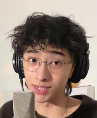 2026年3月4日伊能静58岁生日当天，儿子恩利在社交平台晒出视频为其庆生。视频